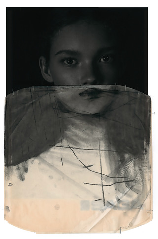 SOPHIE
Charcoal and Staples on Ditone Print
120 x 89 cm